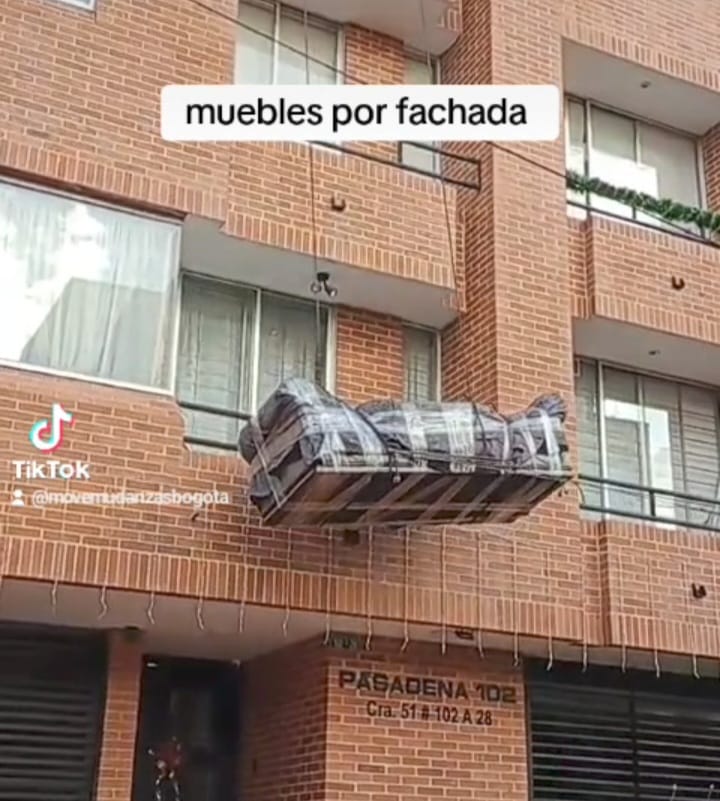 subir muebles por fachada